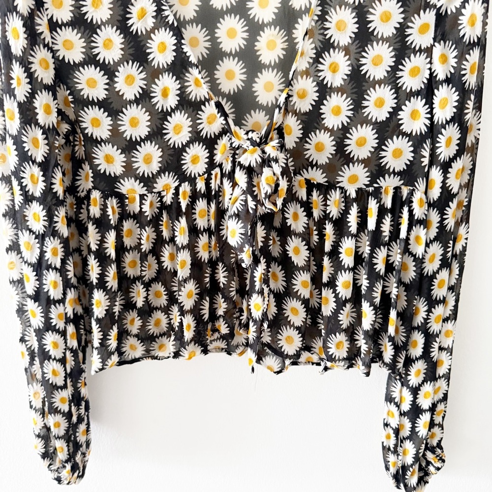 Zara Daisy Print Cropped Long Sleeve Semi Sheer Blouse Size XS - Picture 4 of 8
